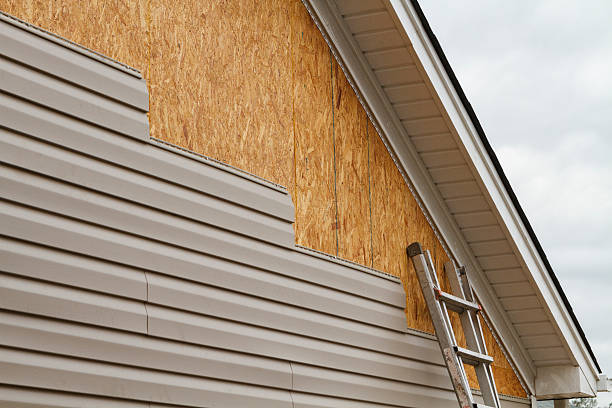Professional Fiber Cement Siding technician working in Hilliard, FL